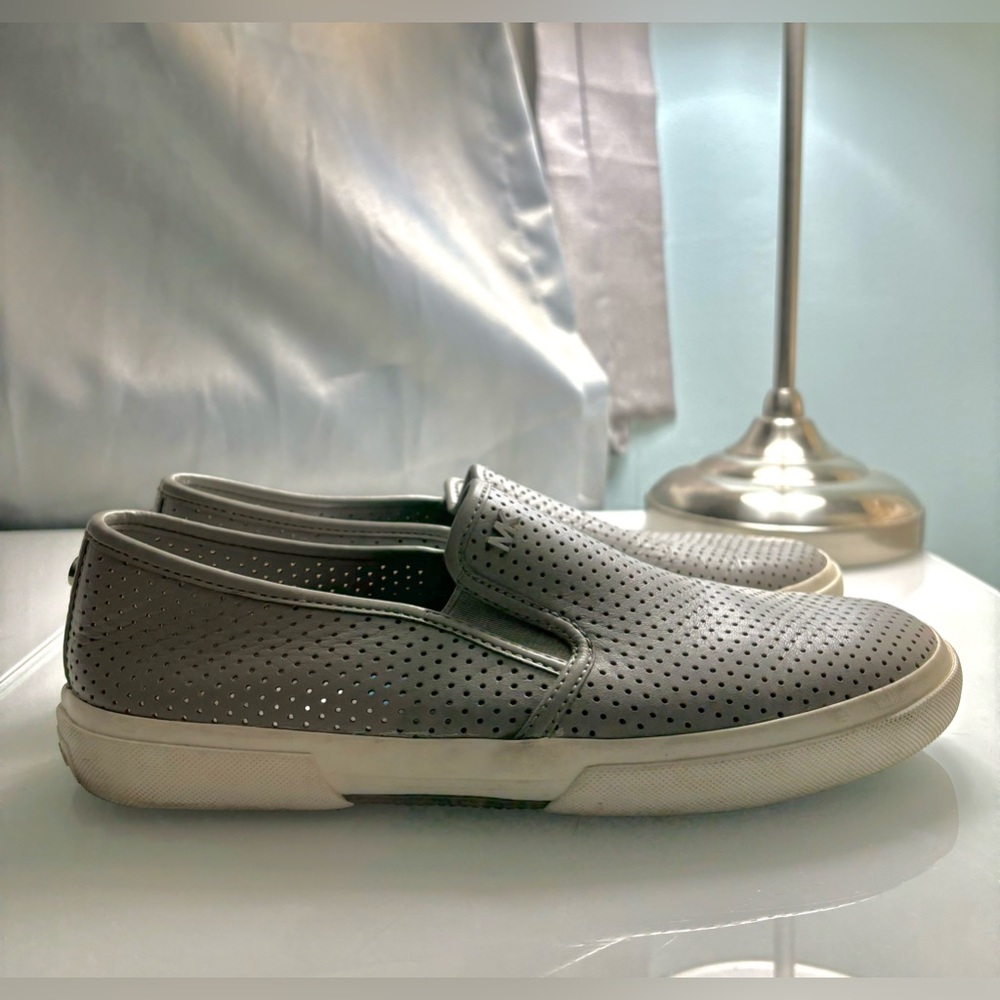 Michael Kors Gray Perforated Leather Sneakers
Breathable Comfortable Size 7.5 - Picture 3 of 5